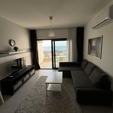 Beautiful Seaview Helena 60 *