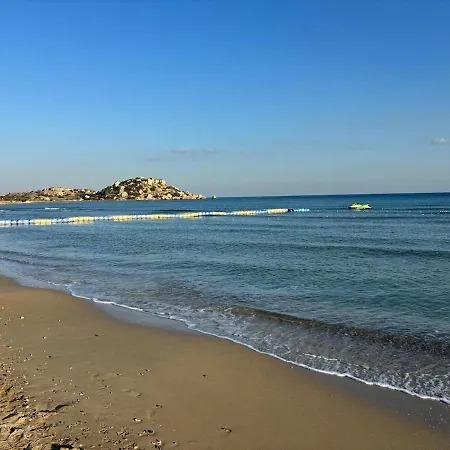 Beautiful Seaview Helena 60 Апартаменты *